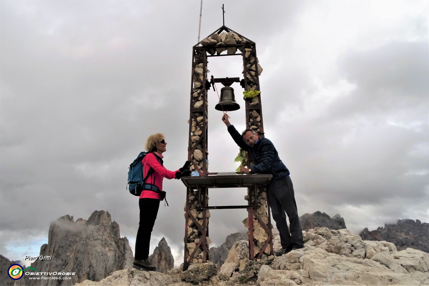 58 Sonori rintocchi della campana del Mulaz.JPG